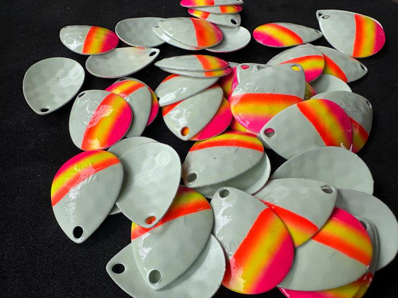 Load image into Gallery viewer, #3.5 Colorado &quot;GLOW Pink TR&quot; Spinner Blade (Single Blade)
